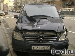 Битый автомобиль Mercedes-Benz Viano