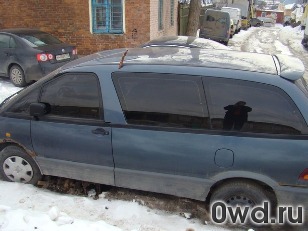 Битый автомобиль Toyota Previa